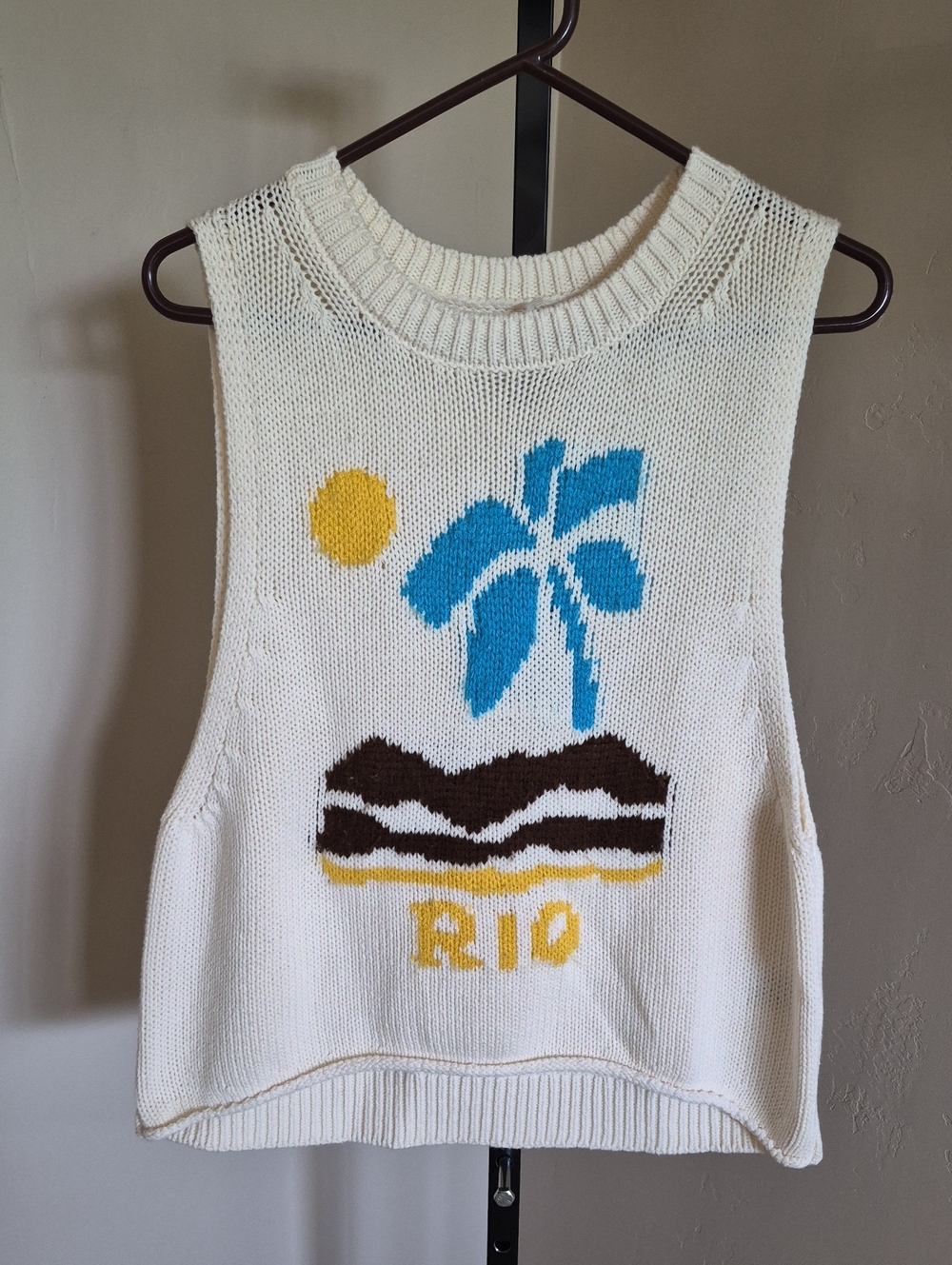 BDG Cream Knit Sweater Vest with Ribbed Hem Size Small